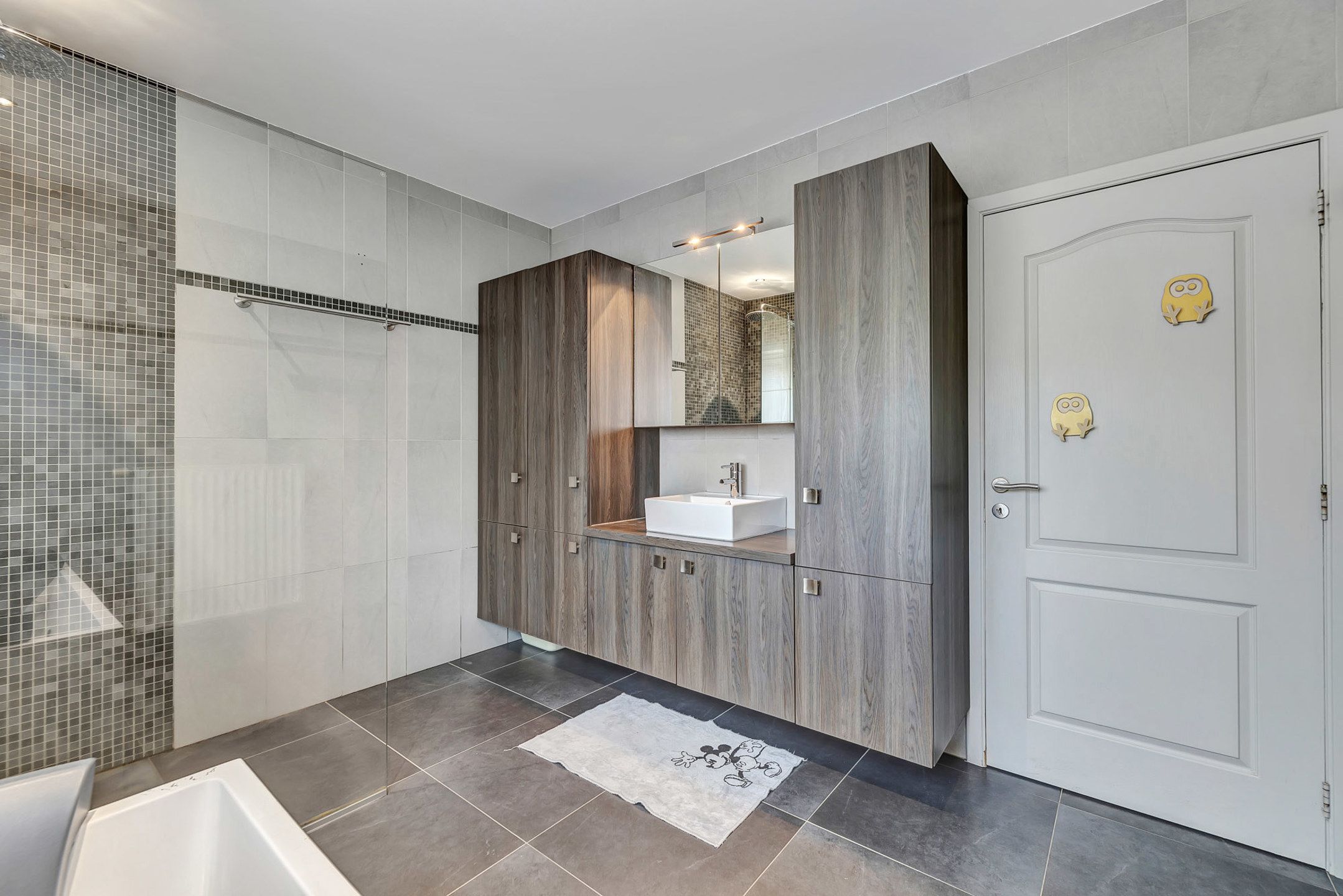 Instapklare woning met ruime garage en tuin foto 8