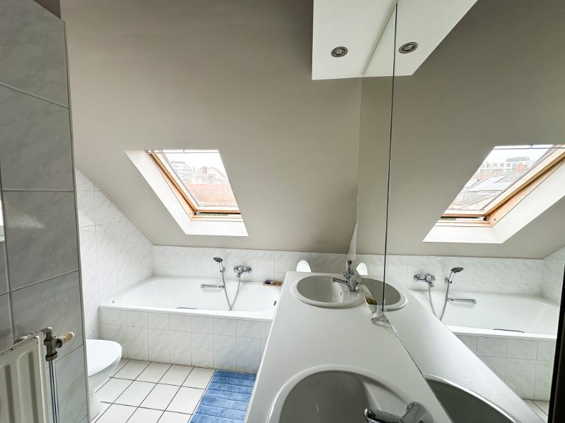 Roeselare : mooi verzorgd dakappartement met 2 slps en een ruimt zonneterras van +/- 20 m². foto 12