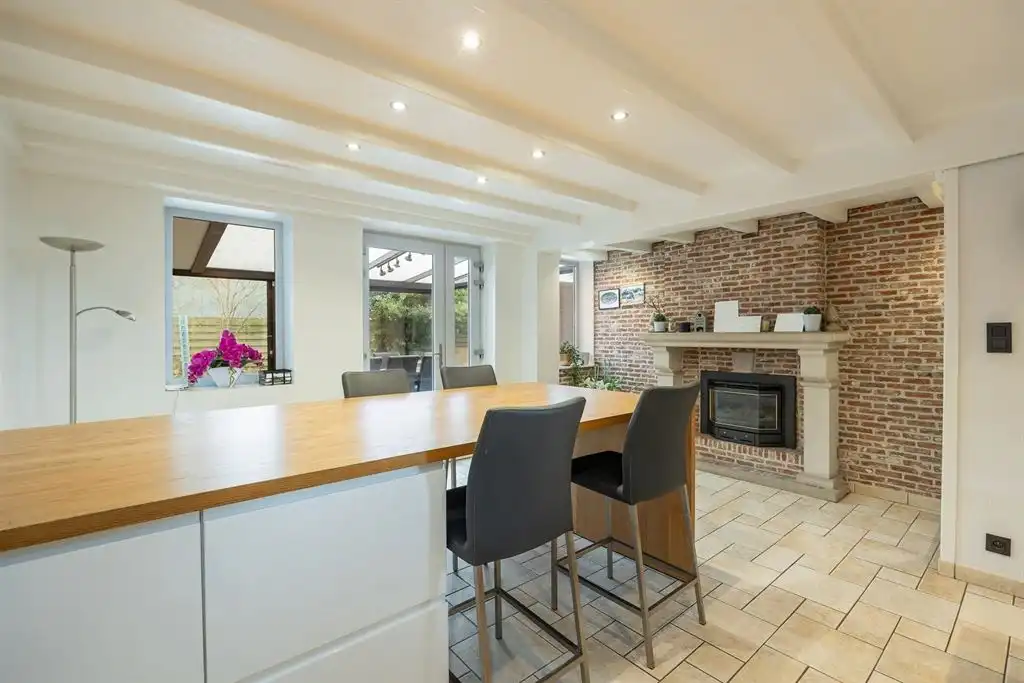 Woning met grote tuin op centrale locatie foto 5