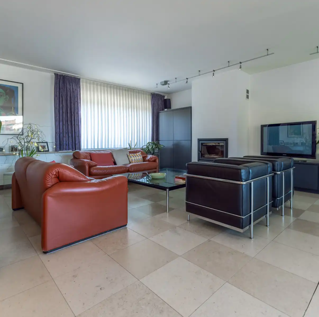 Ruime woning met praktijkruimte foto 9