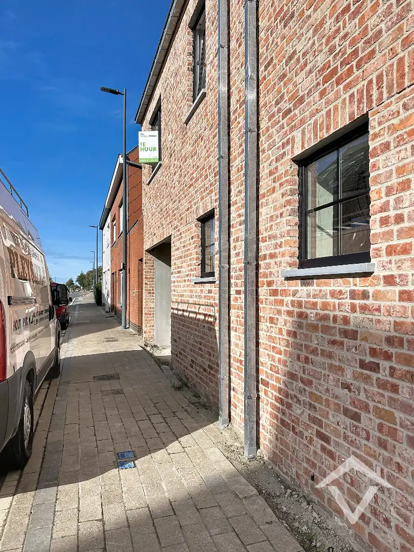 Nieuwbouwwoning met 3 slaapkamers in Westkerke. foto {{pictureIndex}}