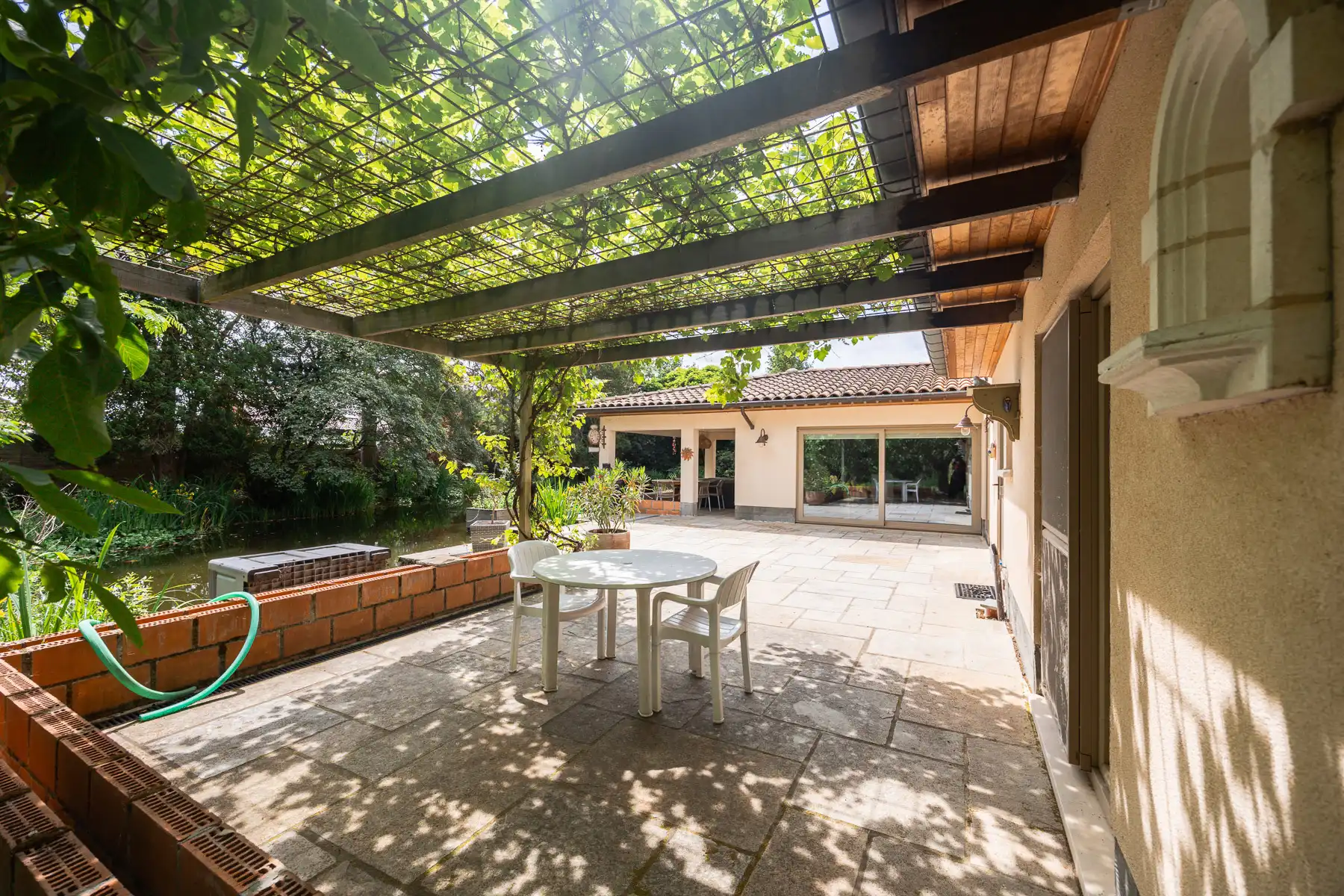 Gerenoveerde energiezuinige villa met adembenemende vijver foto 5