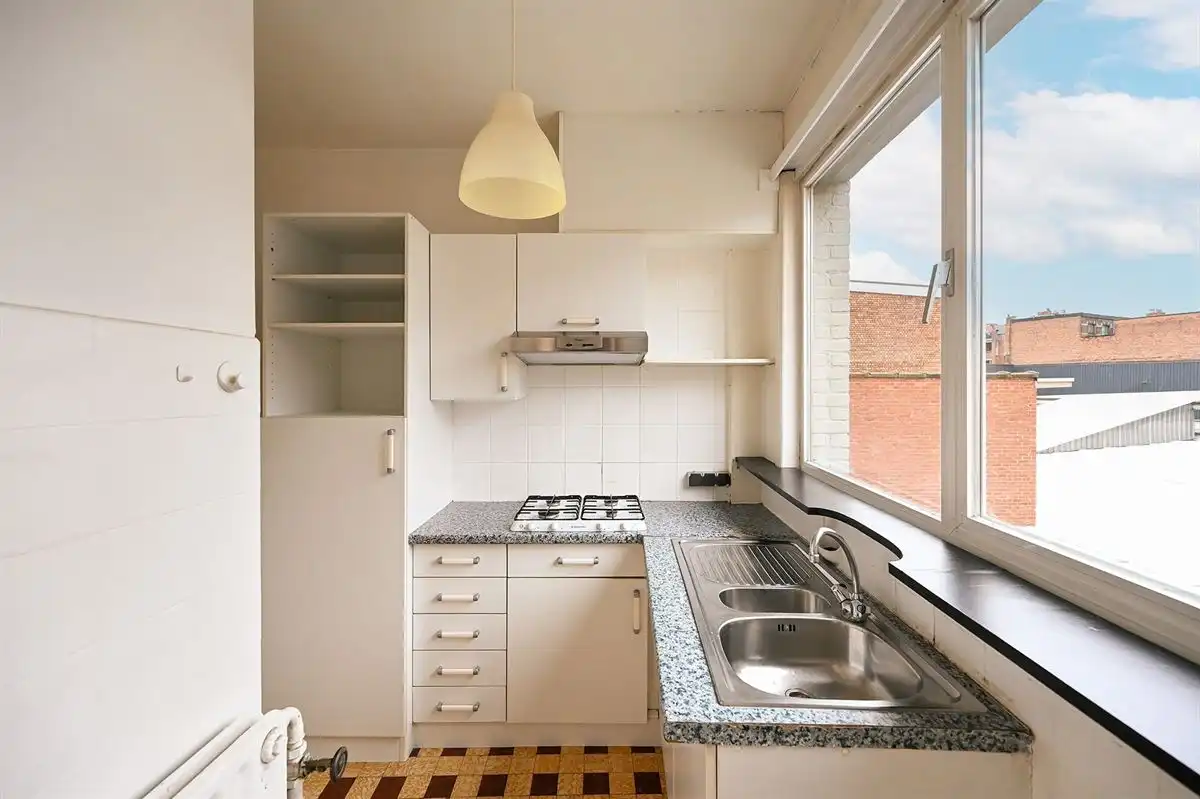 Op te frissen 2-slaapkamerappartement aan de Wilde Zee foto 13
