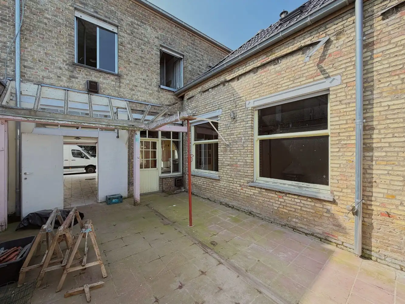 Ruime woning met polyvalente ruimte, zonnige tuin en tal van mogelijkheden foto 16