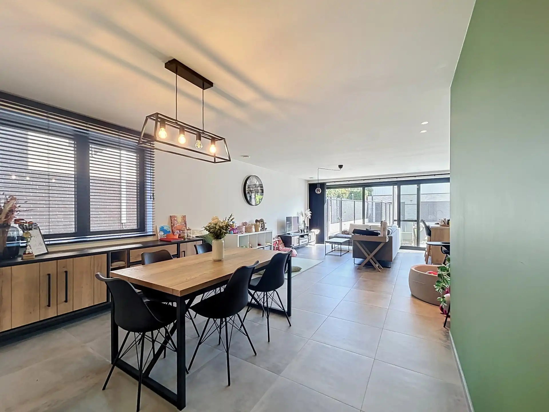 Gelijkvloers 2 slaapkamerappartement met zuidtuin en garage foto 2