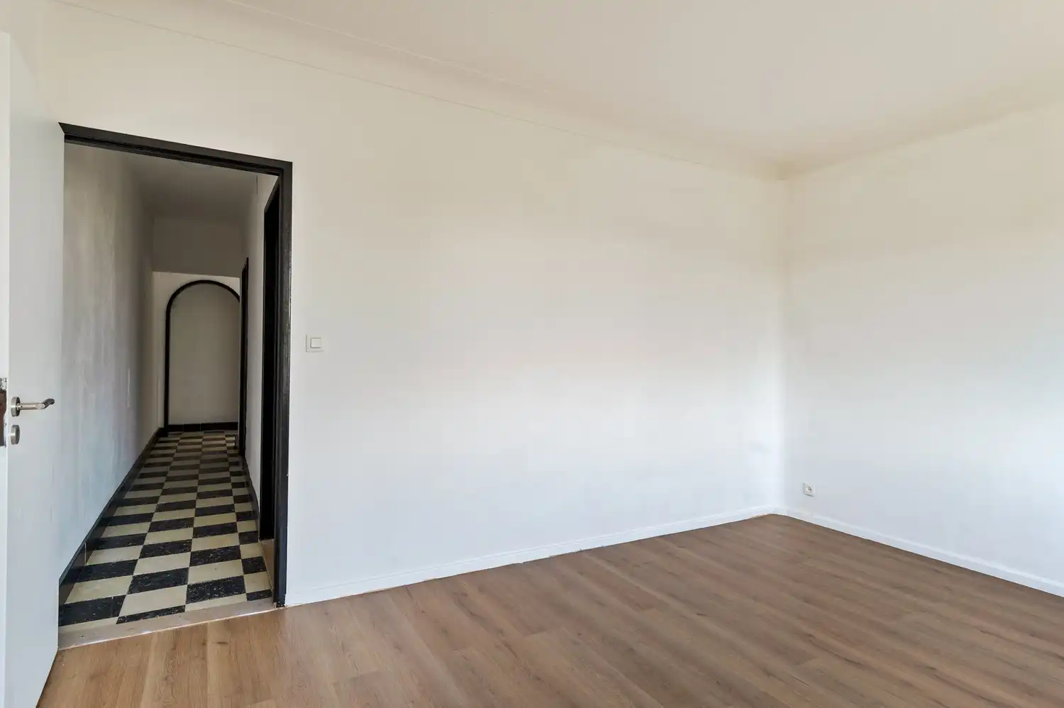 Licht op te frissen appartement met ruime living van 40 m² en nieuwe keuken foto 11