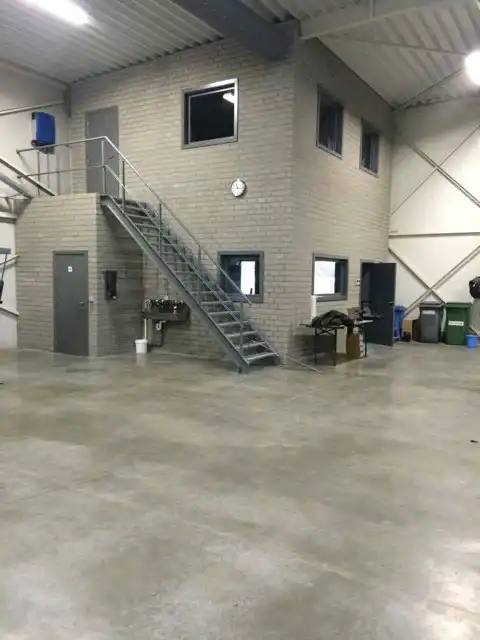 RUIME MULTIFUNCTIONELE BEDRIJFSUNIT foto 3