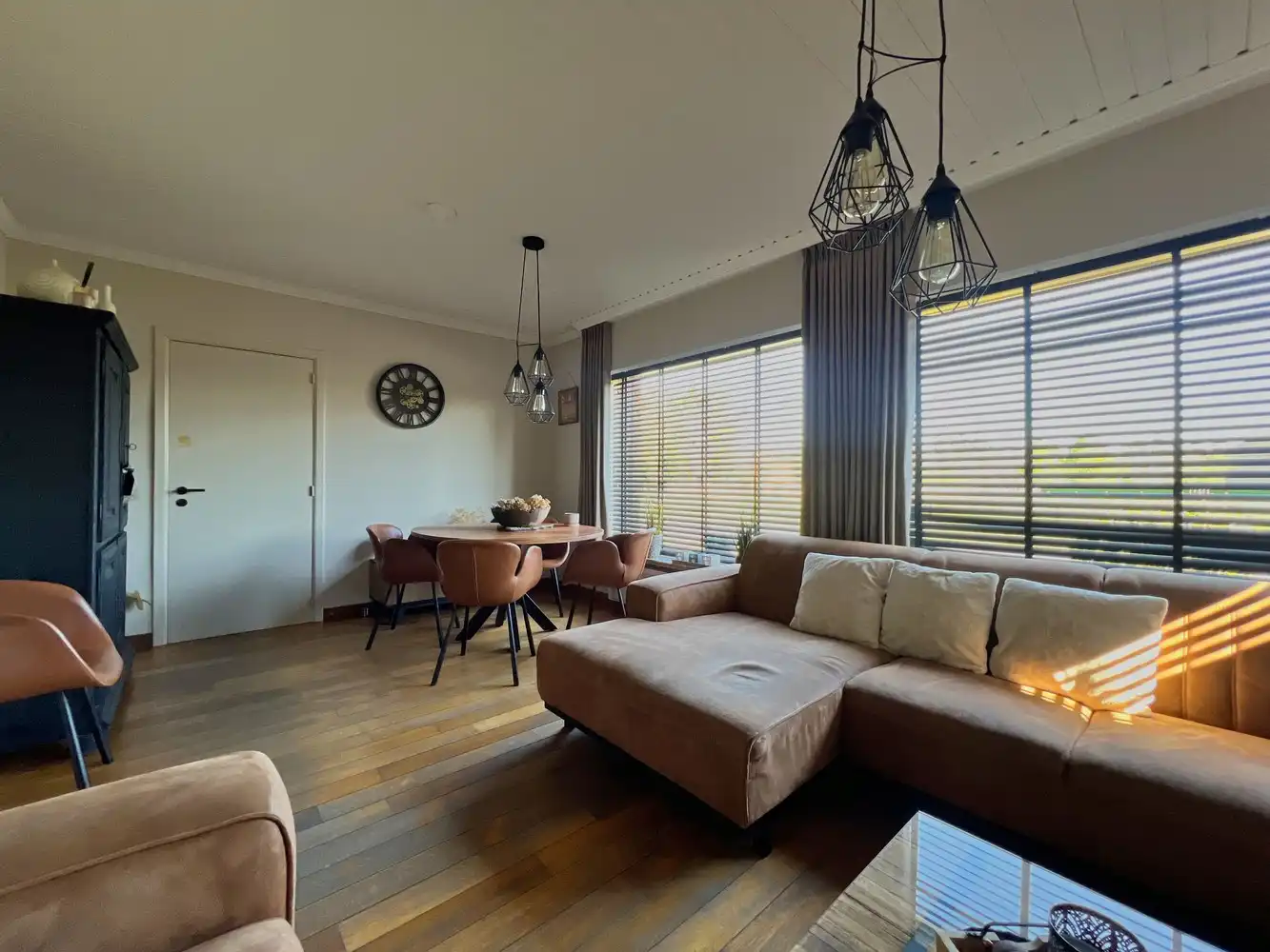 Villa met 2 loodsen (300m² / 150m²) op ca.1850m² foto 3