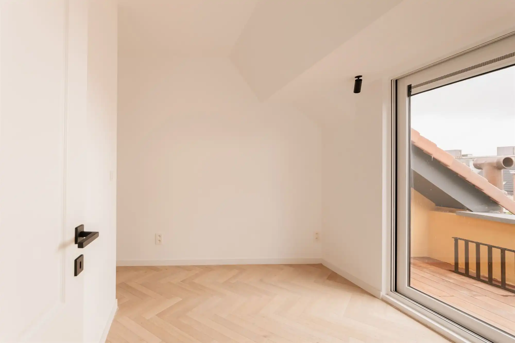 Gerenoveerd dakappartement met zonnig terras foto 8