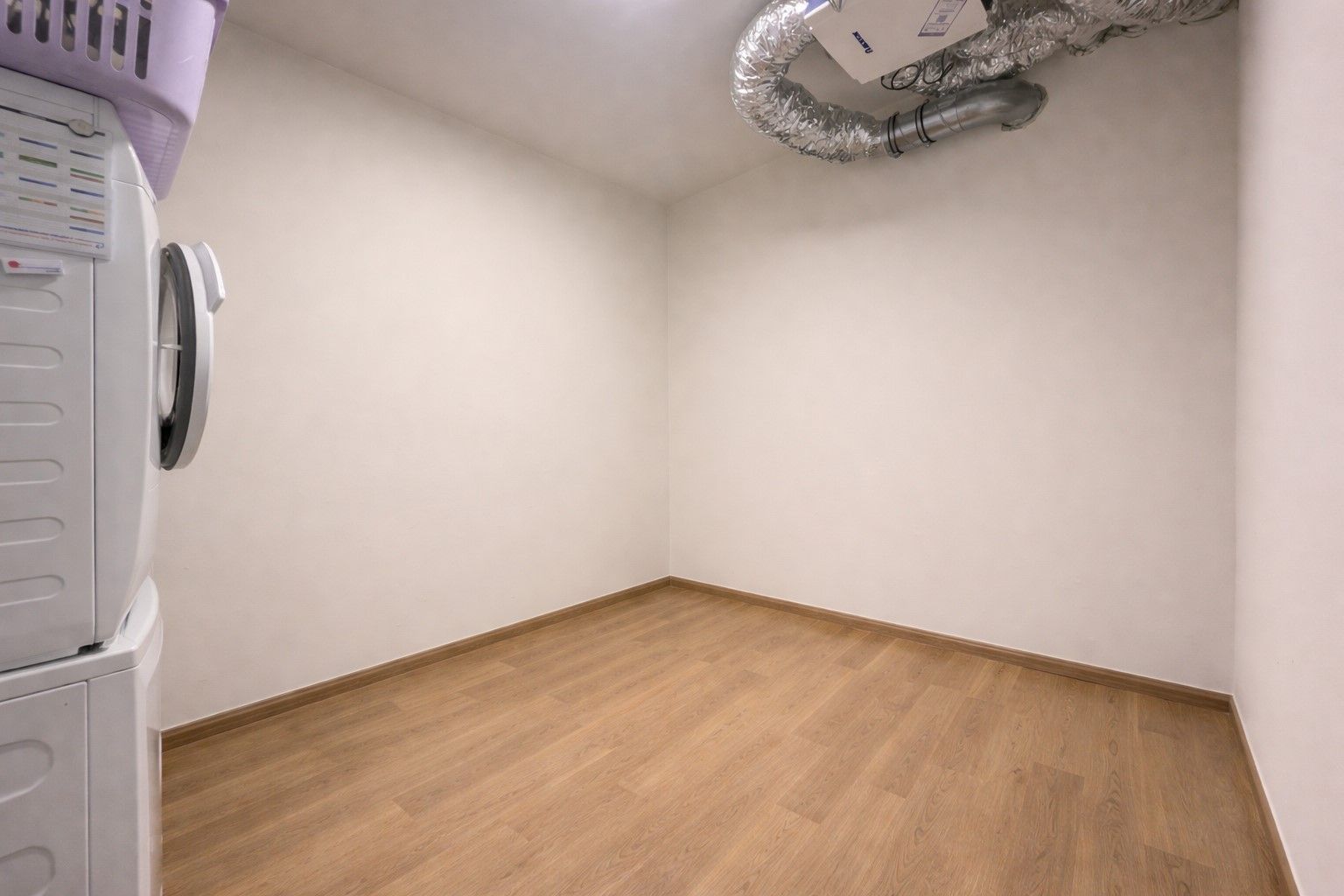 Prachtig gerenoveerd appartement met 2 slaapkamers, garagebox en zolderberging te huur te Wondelgem foto 13