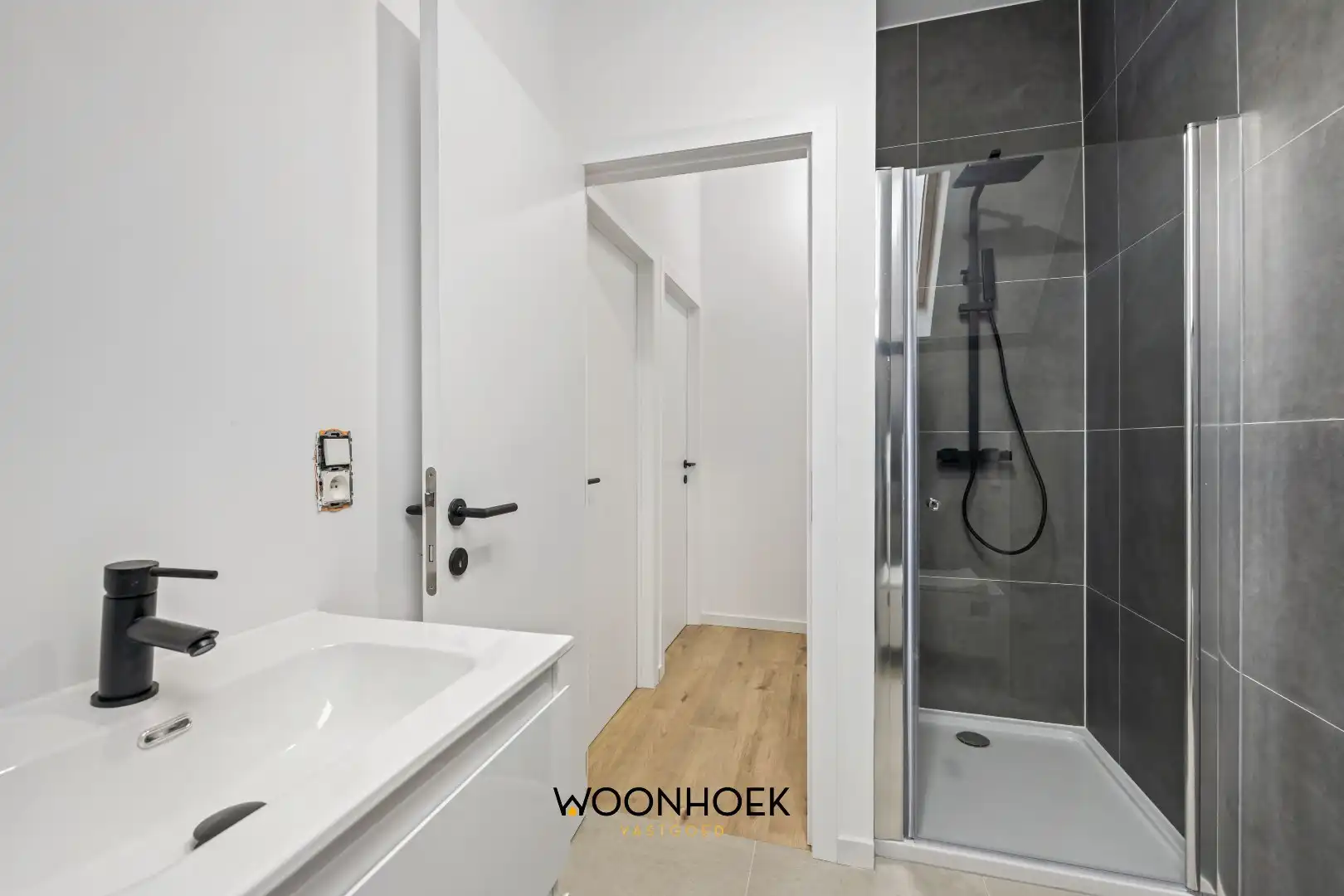 Gerenoveerde, 6-slpk woning, zonnige tuin en 2 bdkms te Sint-Niklaas! foto 8