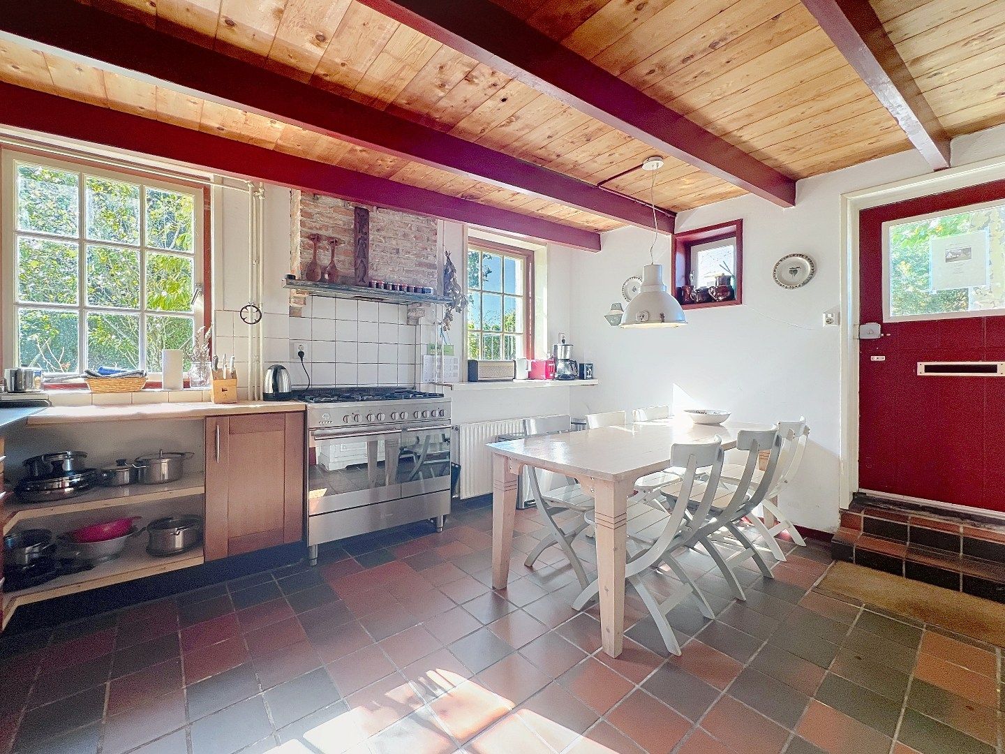 Idyllisch gelegen monumentale woning foto 14