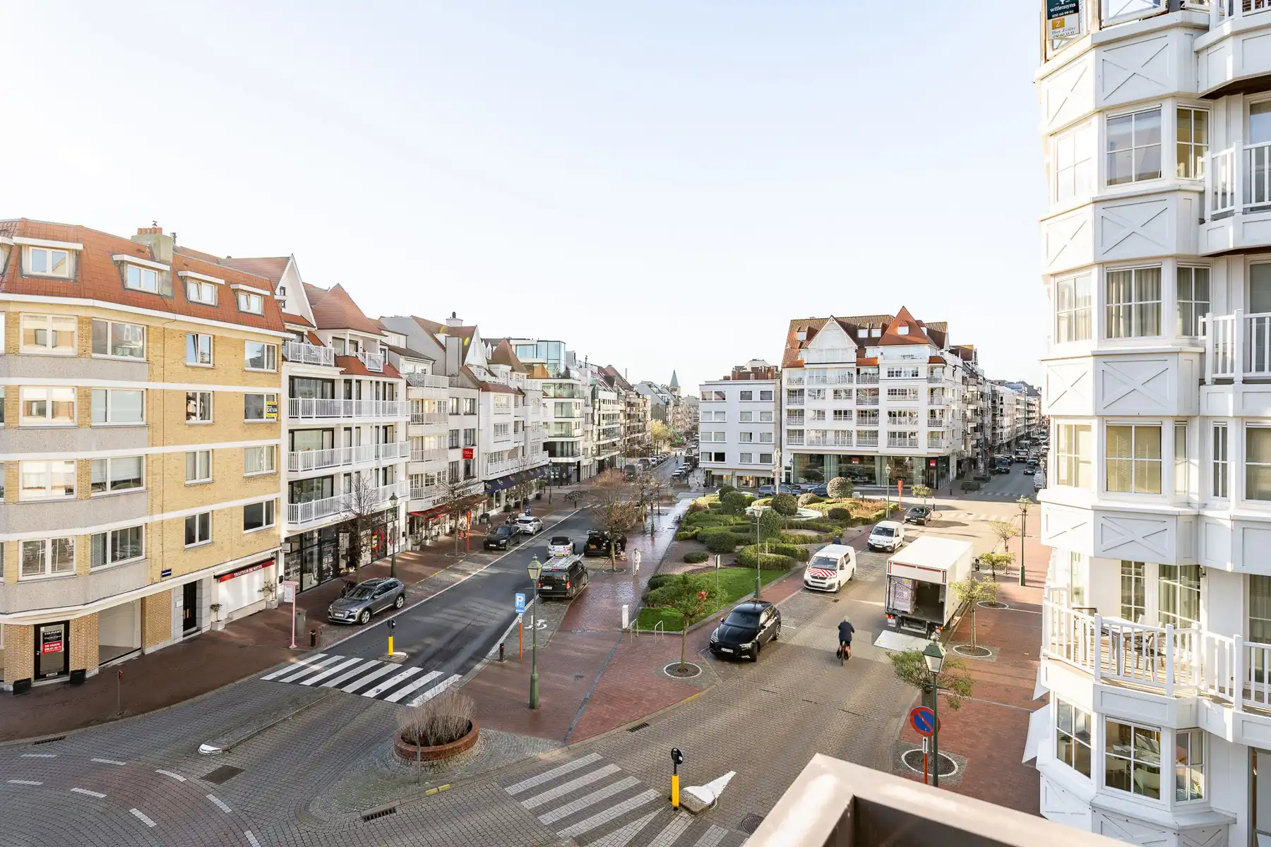 Gerenoveerd en gemeubeld appartement op toplocatie - Open zicht foto {{pictureIndex}}