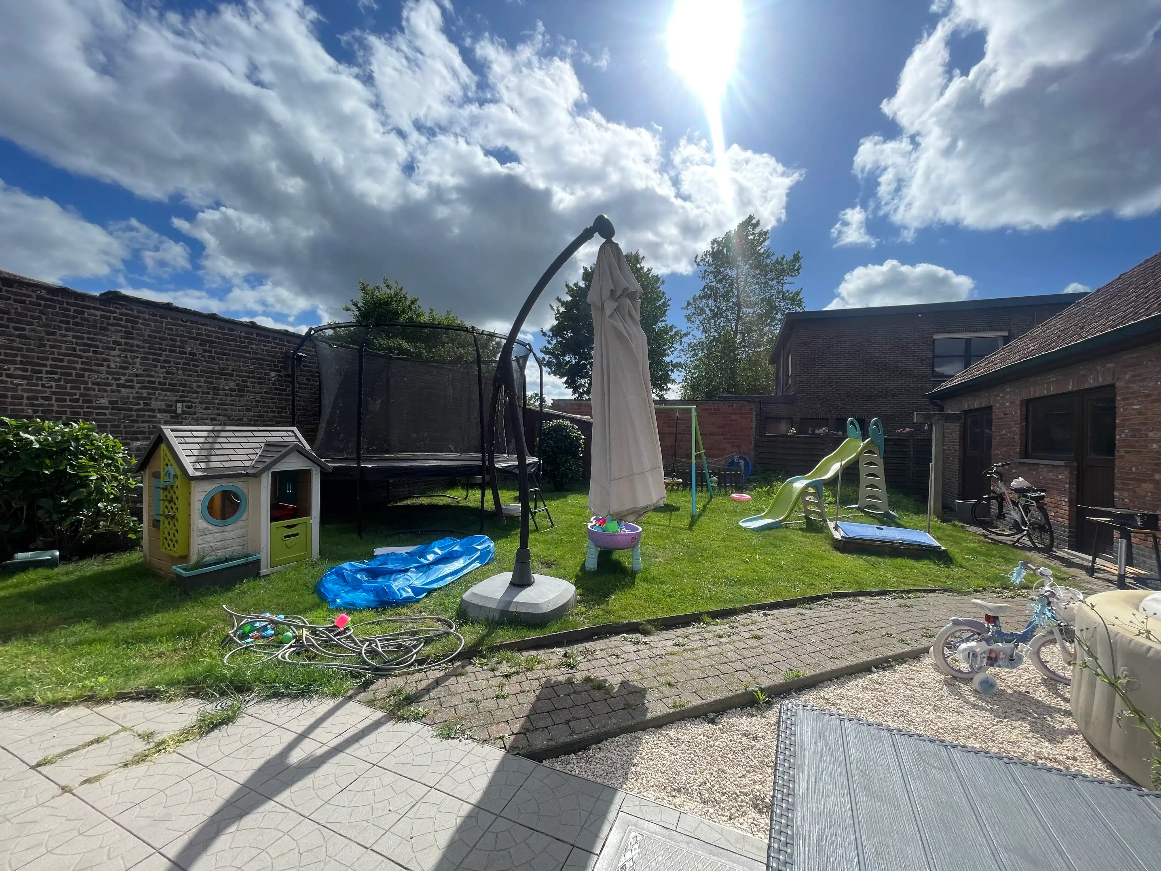 Aangename rijwoning met 3 slpk, nette tuin en 2 garages. foto 12