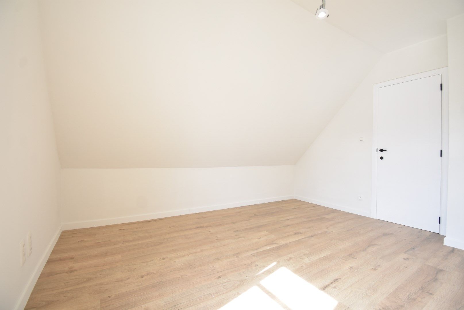 Gerenoveerde en smaakvol afgewerkte woning te Hoeselt  foto 22