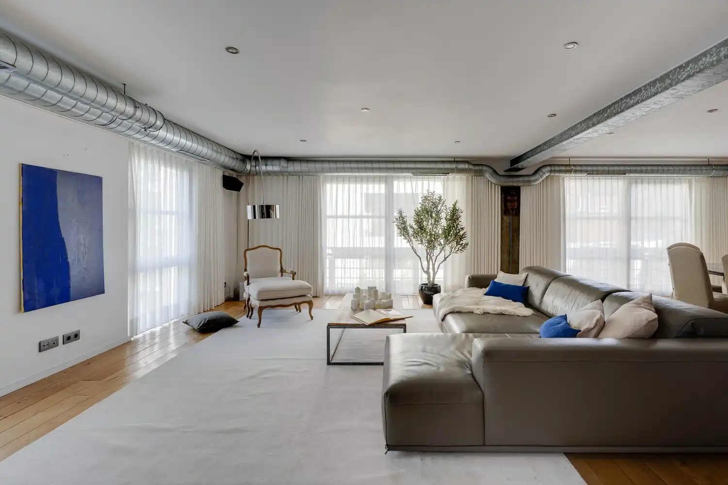 Ruime loft met 5 slaapkamers! foto 7