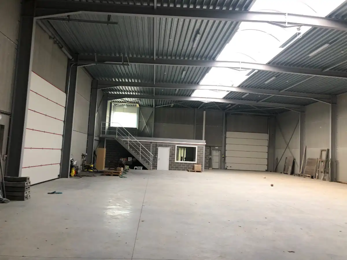 BEDRIJFSGEBOUW / STOCKAGERUIMTE foto 14