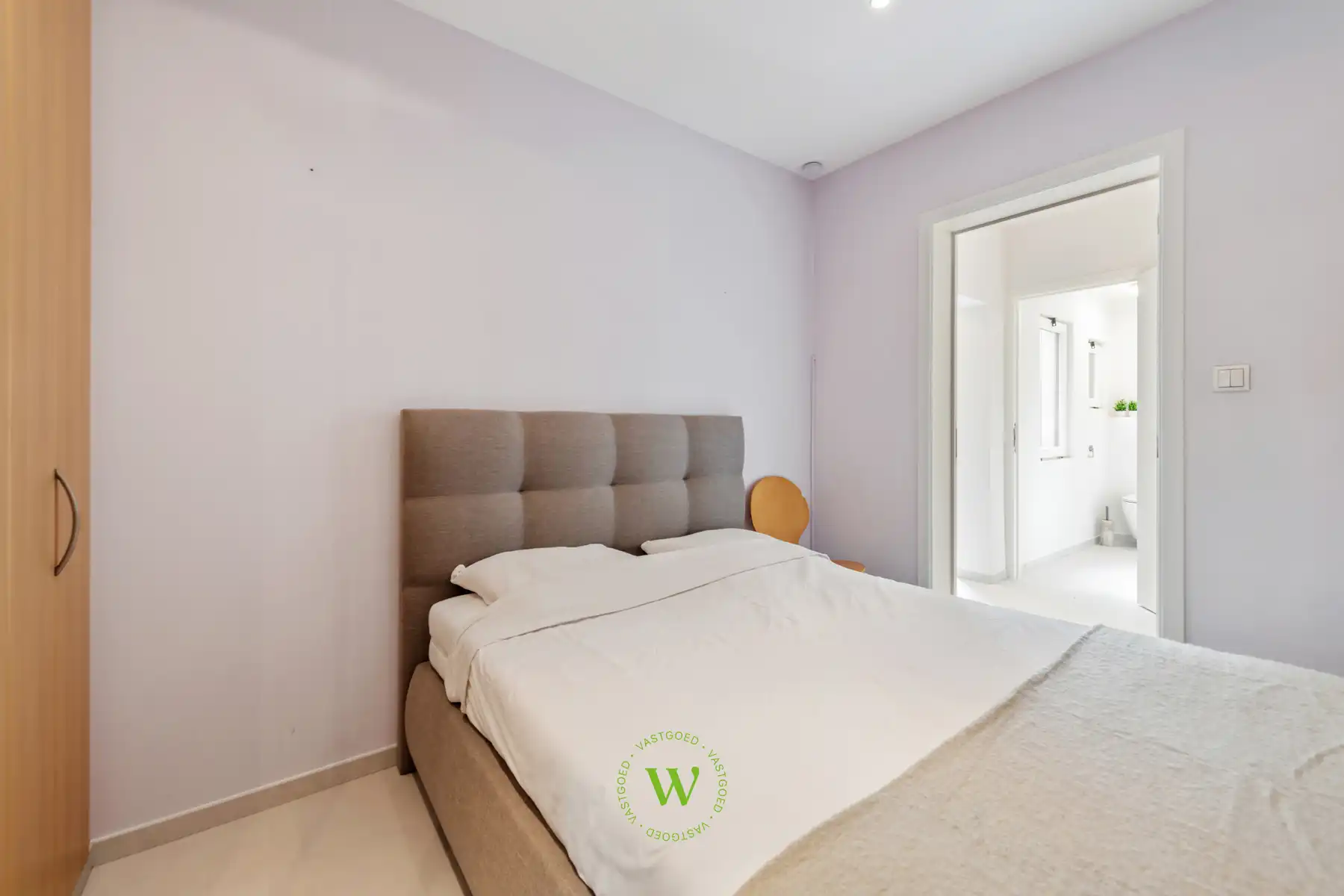 Lichtrijk gelijkvloers appartement met private inkom foto 18