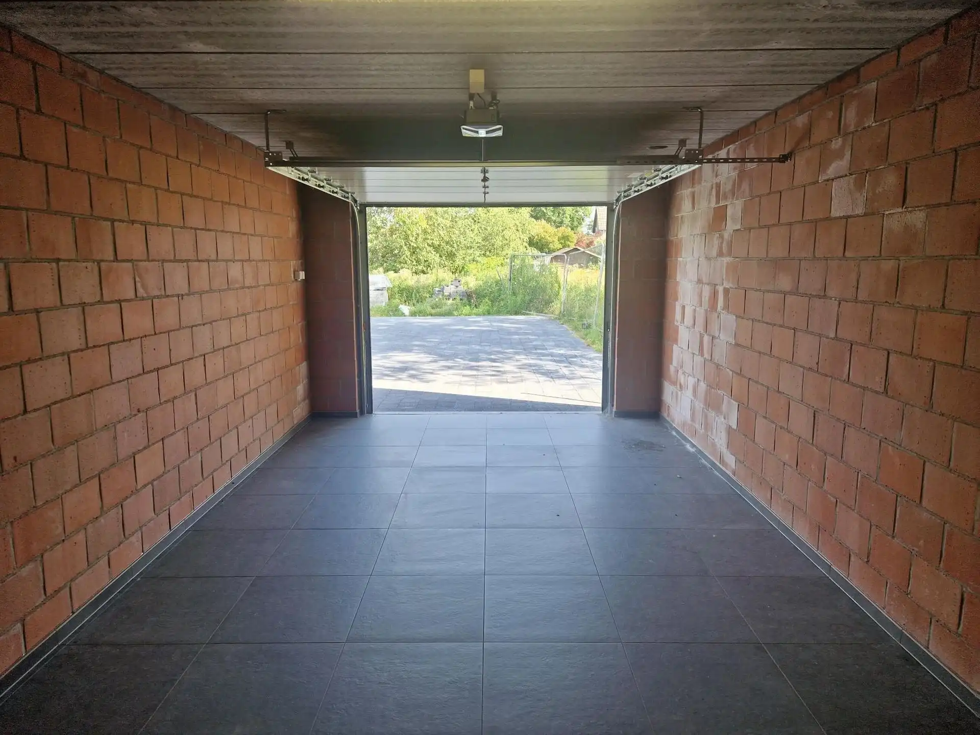 Ruime garagebox te Heist-Goor foto 3