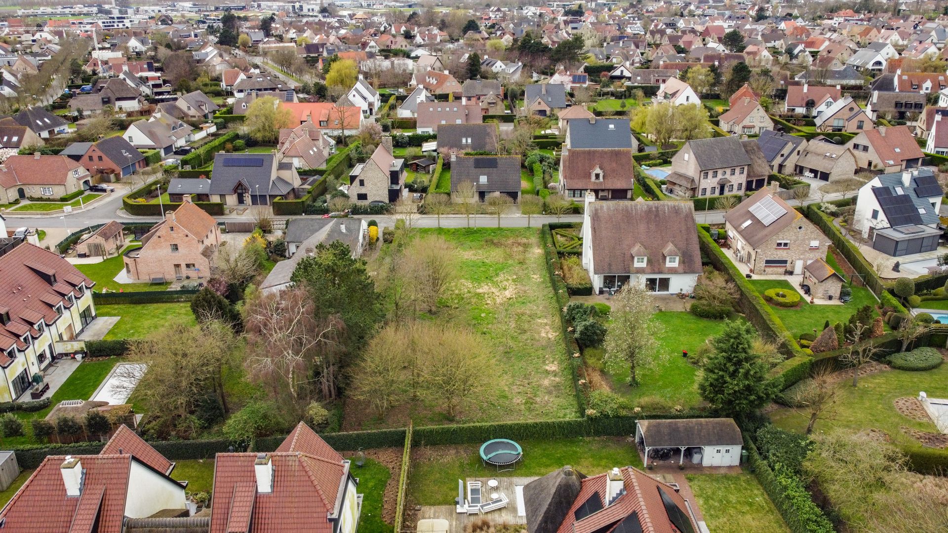 Uitzonderlijke bouwgrond in een residentiële villawijk foto 7