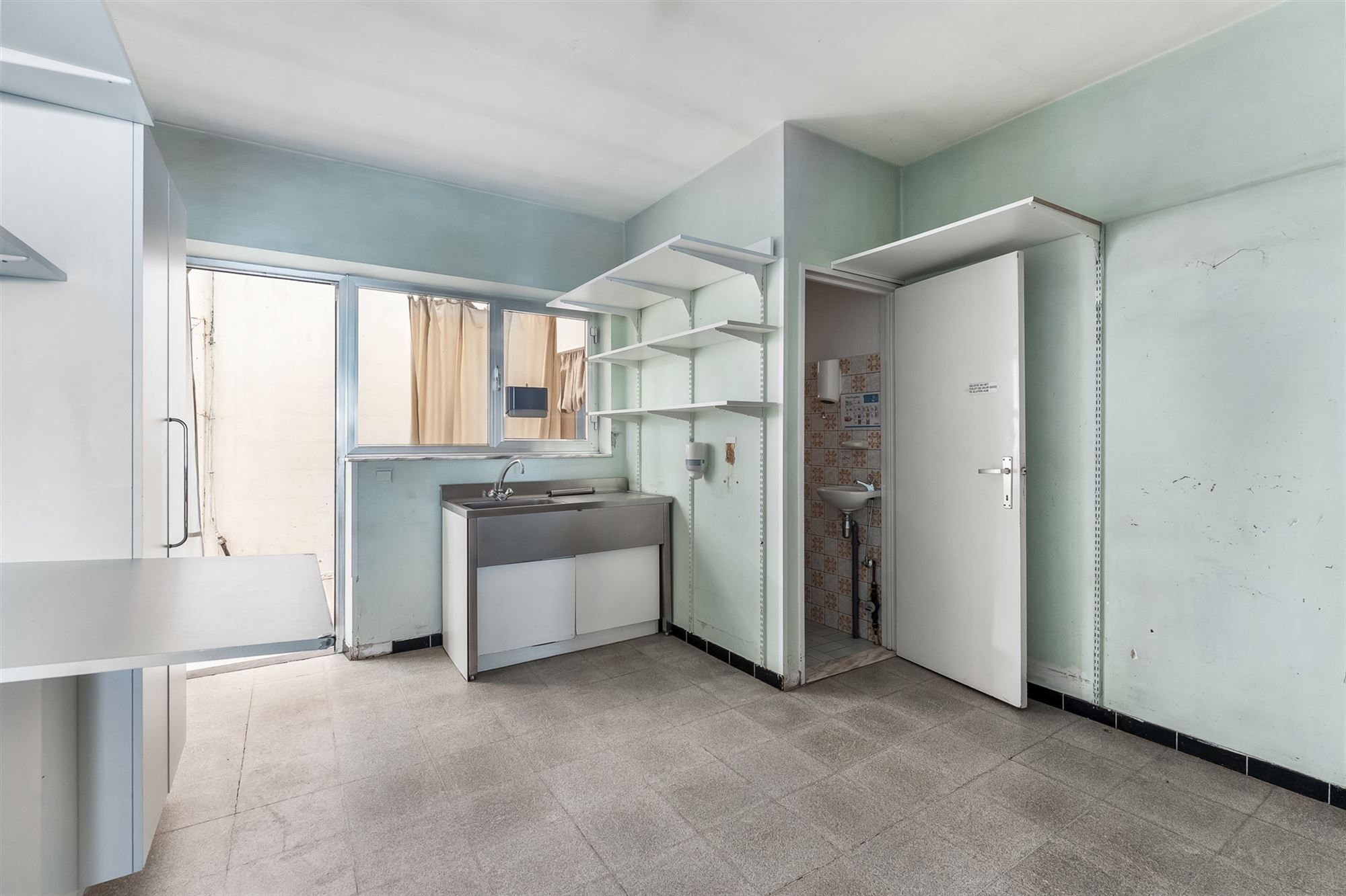 CENTRAAL GELEGEN, RUIM HANDELSPAND MET WOONST (415M²) TE BALEN foto 18