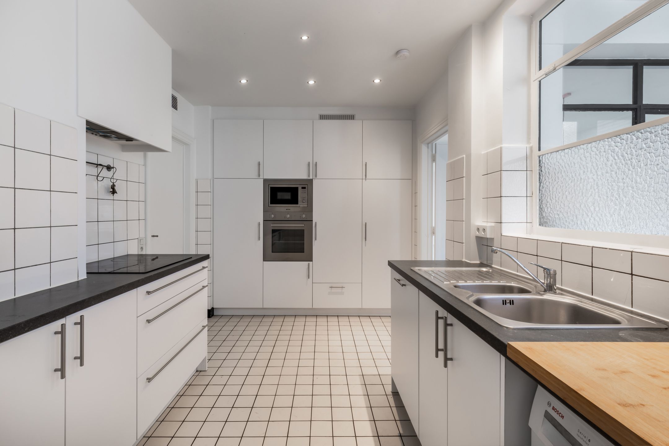 Riant licht appartement vlakbij Stadspark en centrum foto 12