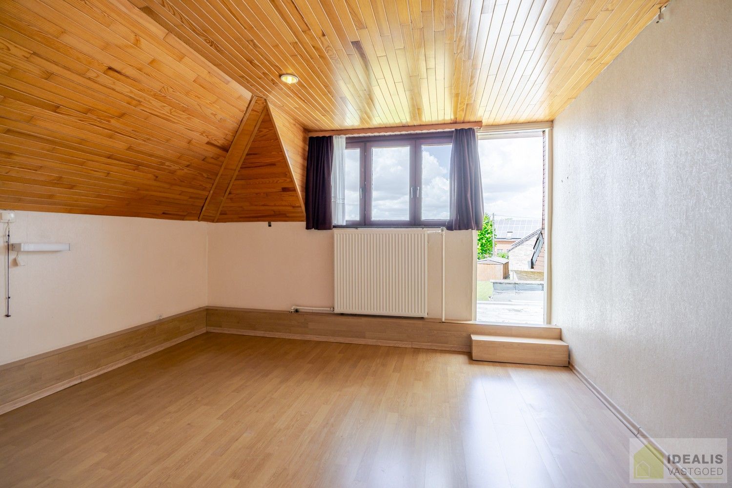 CHARMANTE EN TE RENOVEREN EENGEZINSWONING MET 4 SLAAPKAMERS OP EEN KNAP PERCEEL EN GEGEERDE LOCATIE !! foto 12