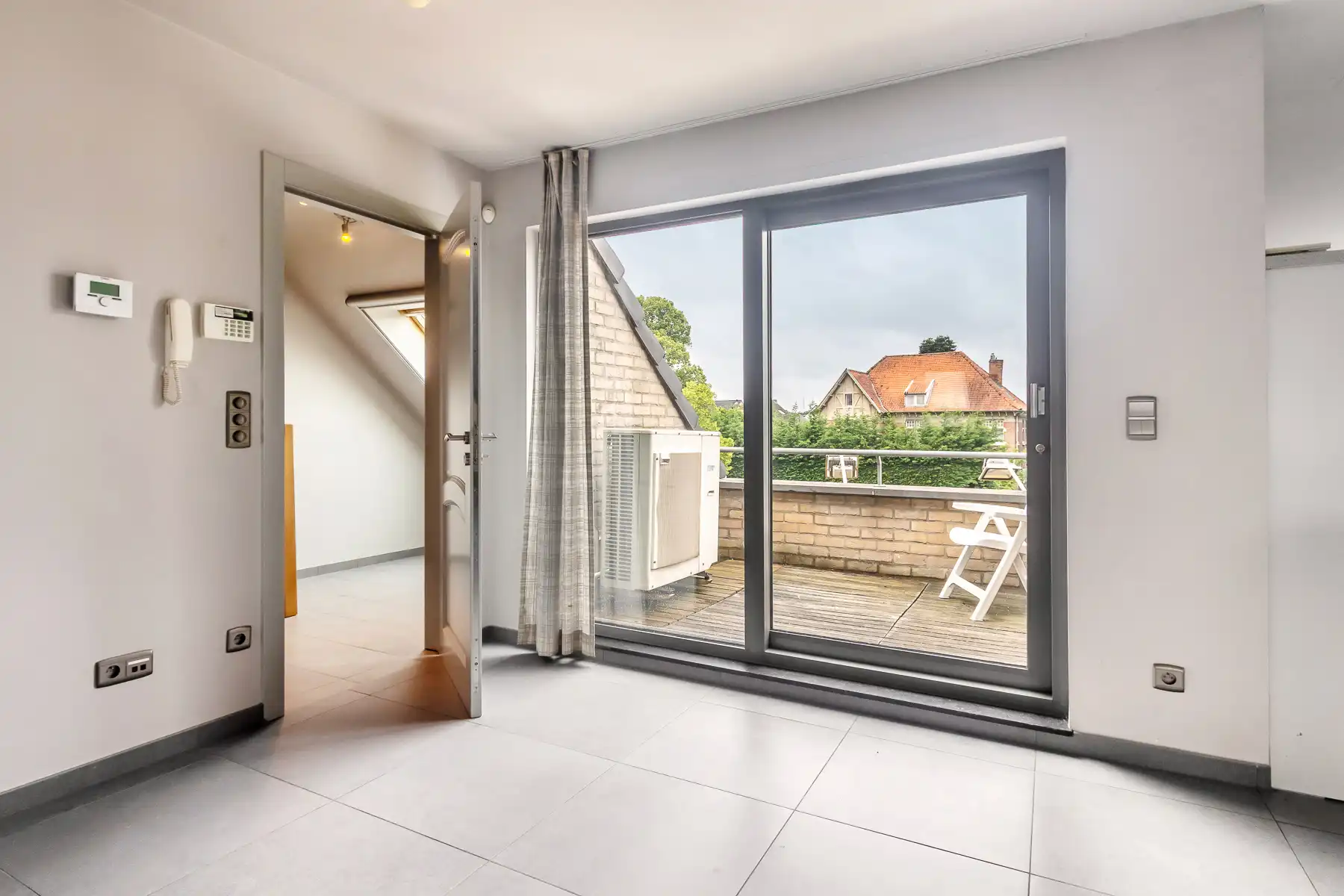 Ruim, triplex appartement met 1 slaapkamer vlakbij centrum foto 16