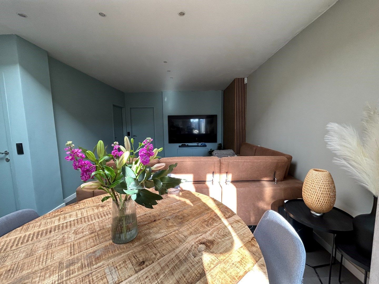 Instapklare rijwoning met veel bergruimte TE KOOP  in het bruisende Waregem. foto 4