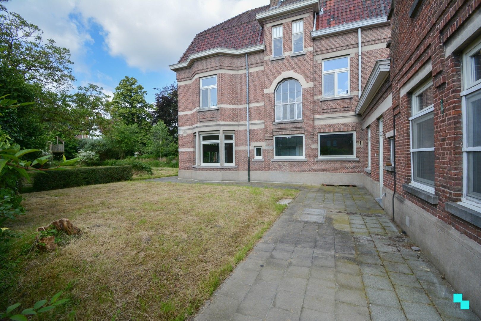 Prachtige eclectische burgerwoning in hartje Izegem foto 19