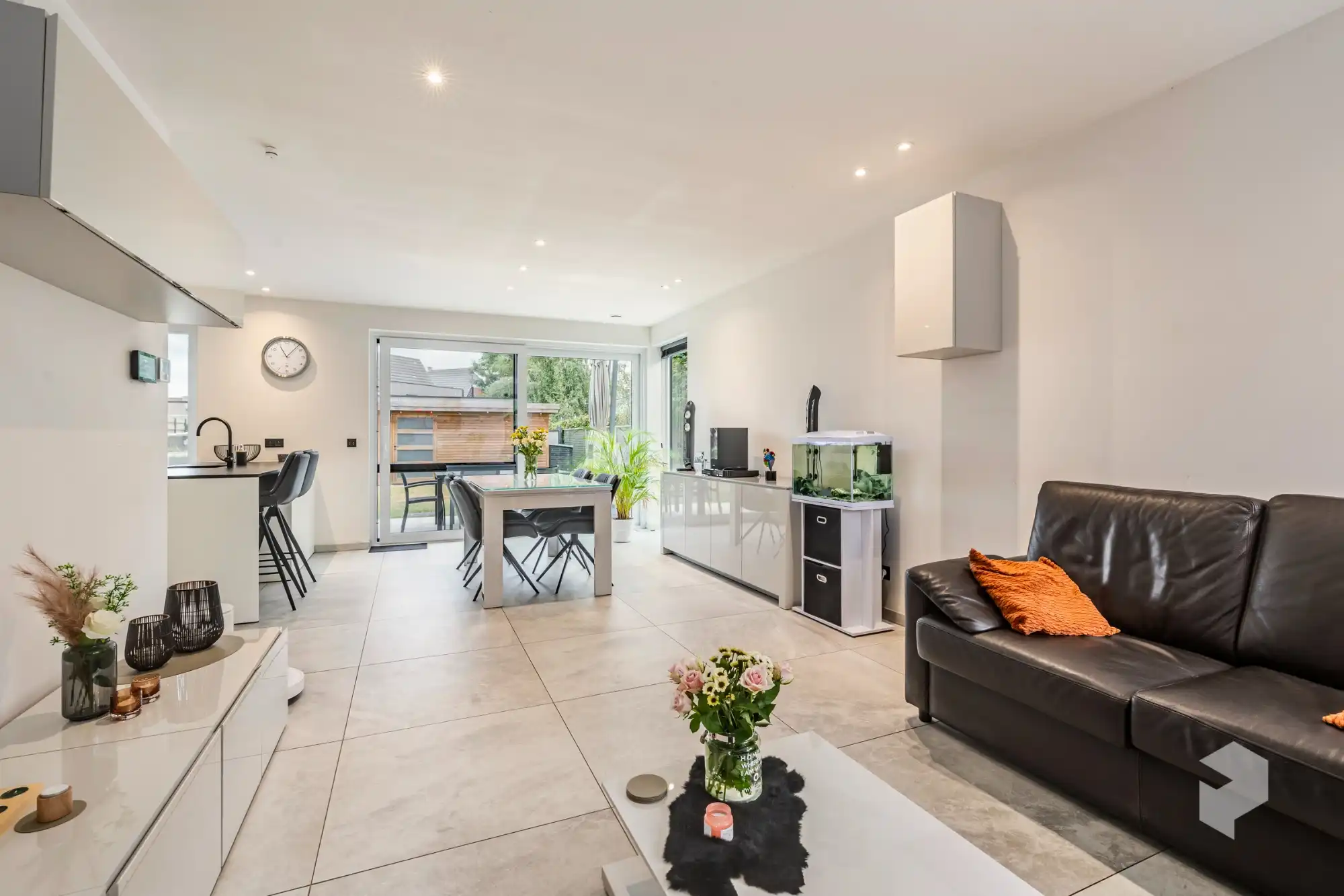 Recente (bj. 2023) royale woning met 4 SLPK (5 mogelijk) en grote tuin (EPC A) foto 4