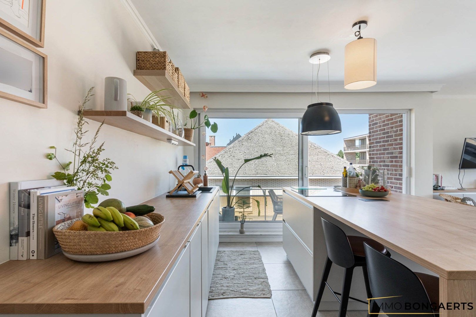 Gerenoveerd appartement met drie slaapkamers foto 2