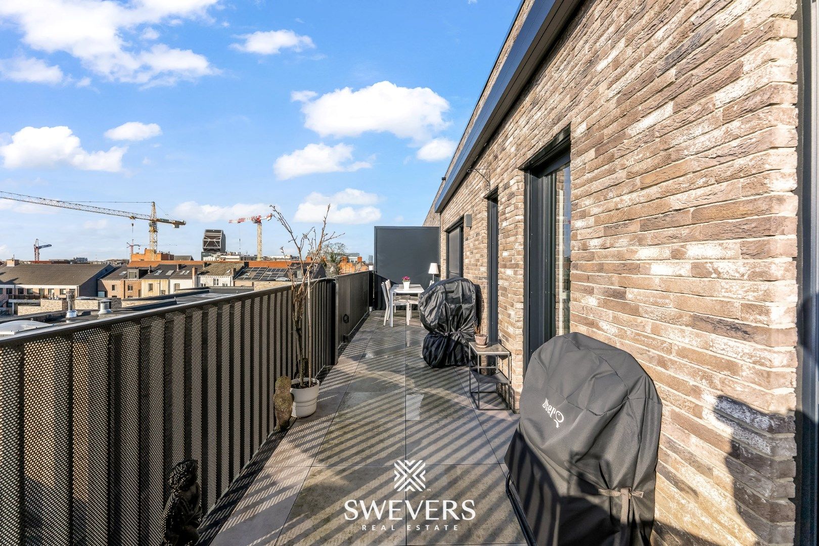 Exclusief penthouse met luxe afwerking en ruim ZW-terras in Hasselt centrum foto 22