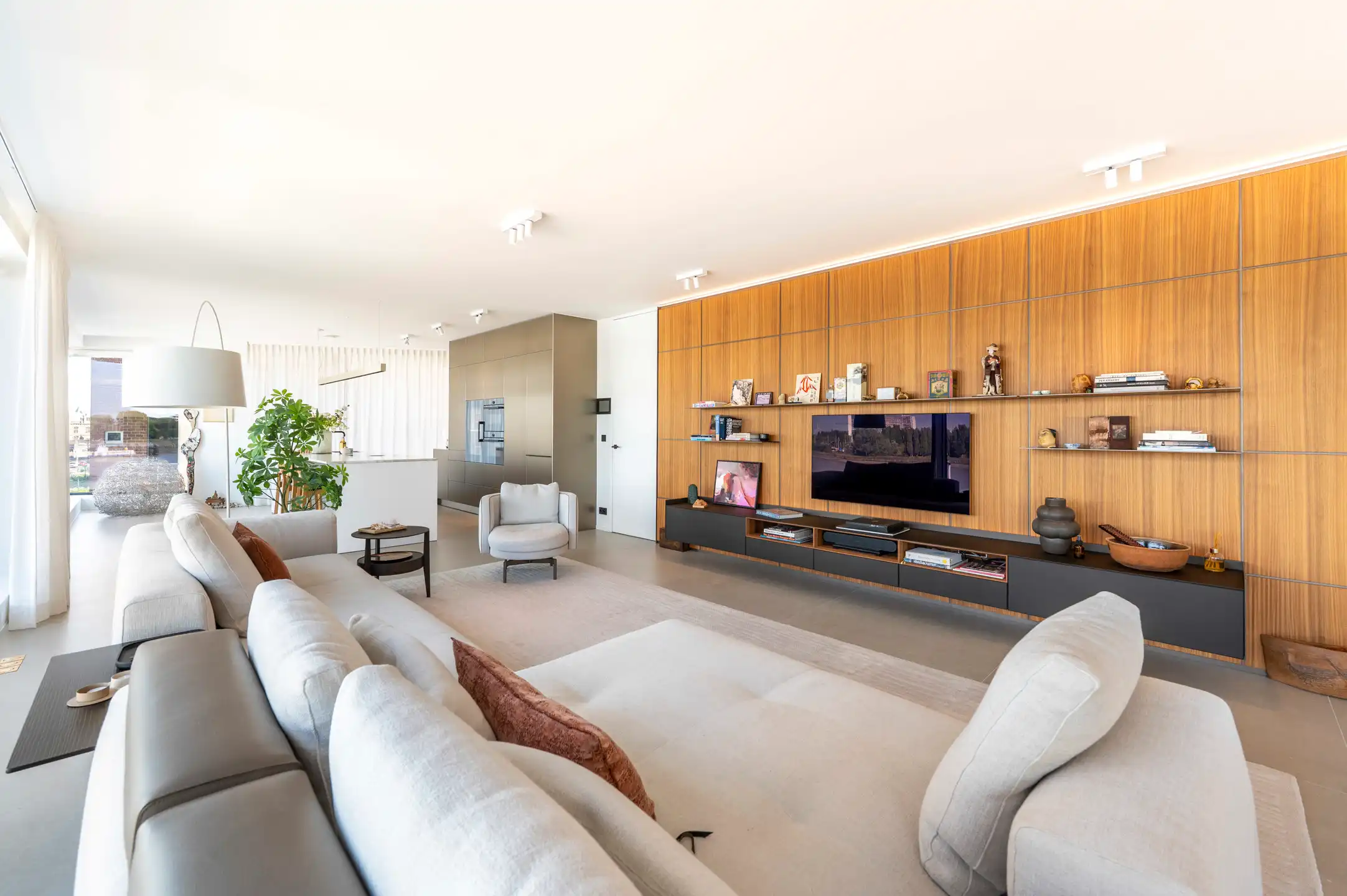 ANTWERPEN - Tijdloos en klassevol aan de Scheldekaaien foto 6