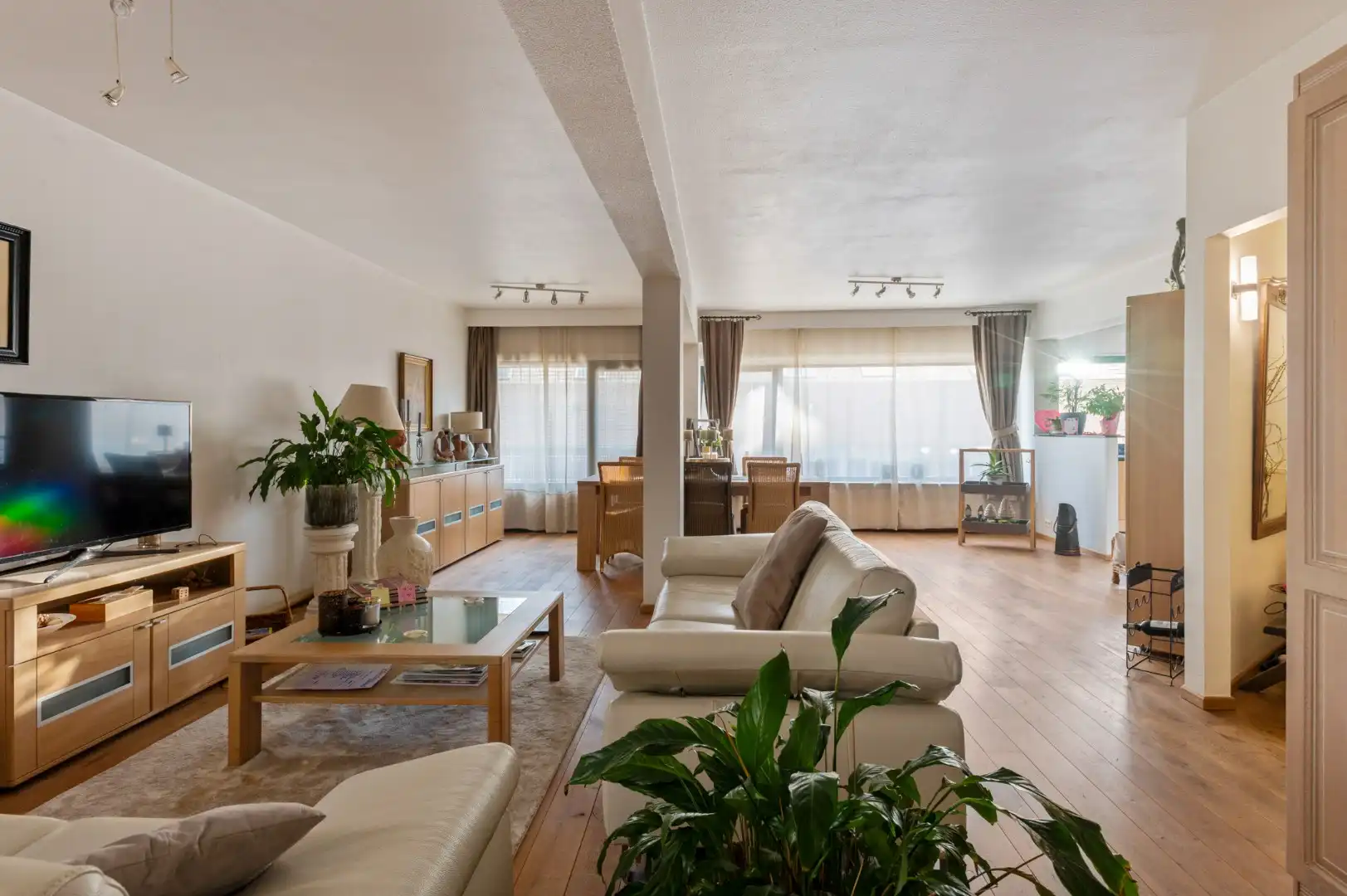 Ruimte en comfort in het bruisende hart van Brasschaat! foto 6