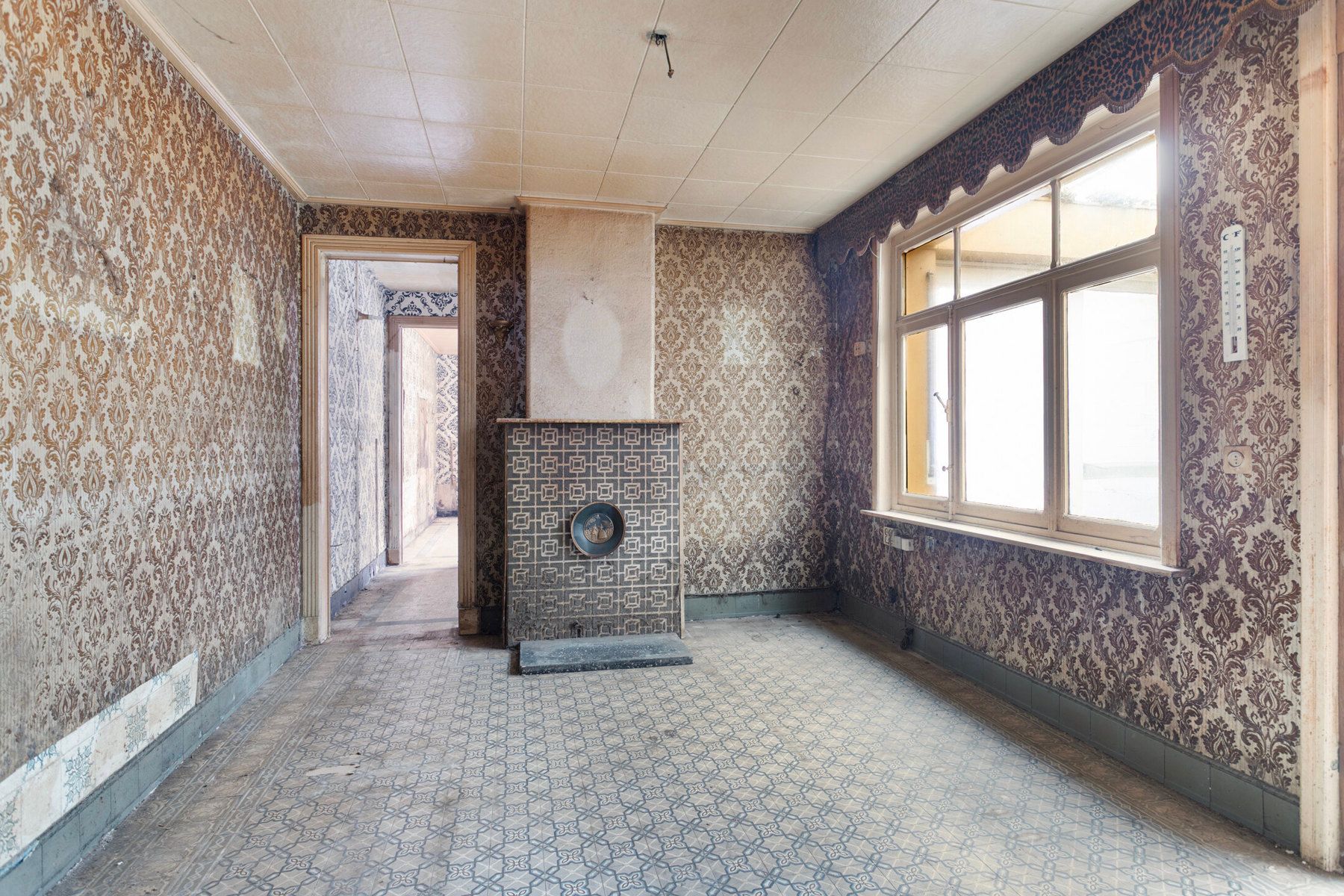 Te renoveren woning met zeer grote garage ! foto 4