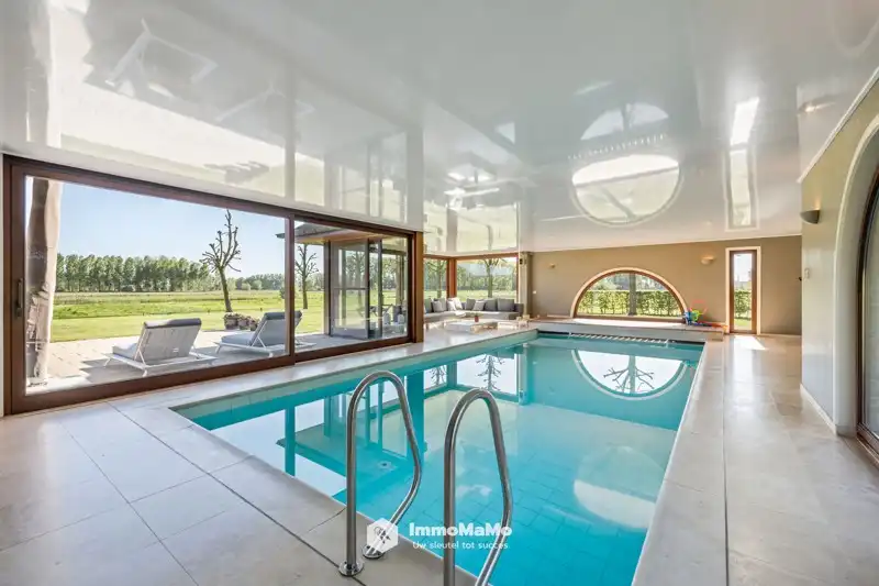 UNIEKE VILLA MET BINNENZWEMBAD EN PAARDENSTALLEN OP EEN TOPLOCATIE TE KOOP IN MENDONK (GENT) foto 18