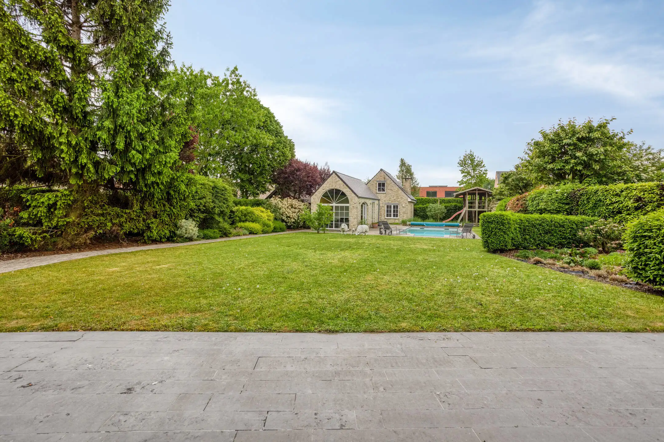 TOP onderhouden villa op uitzonderlijk perceel foto 27