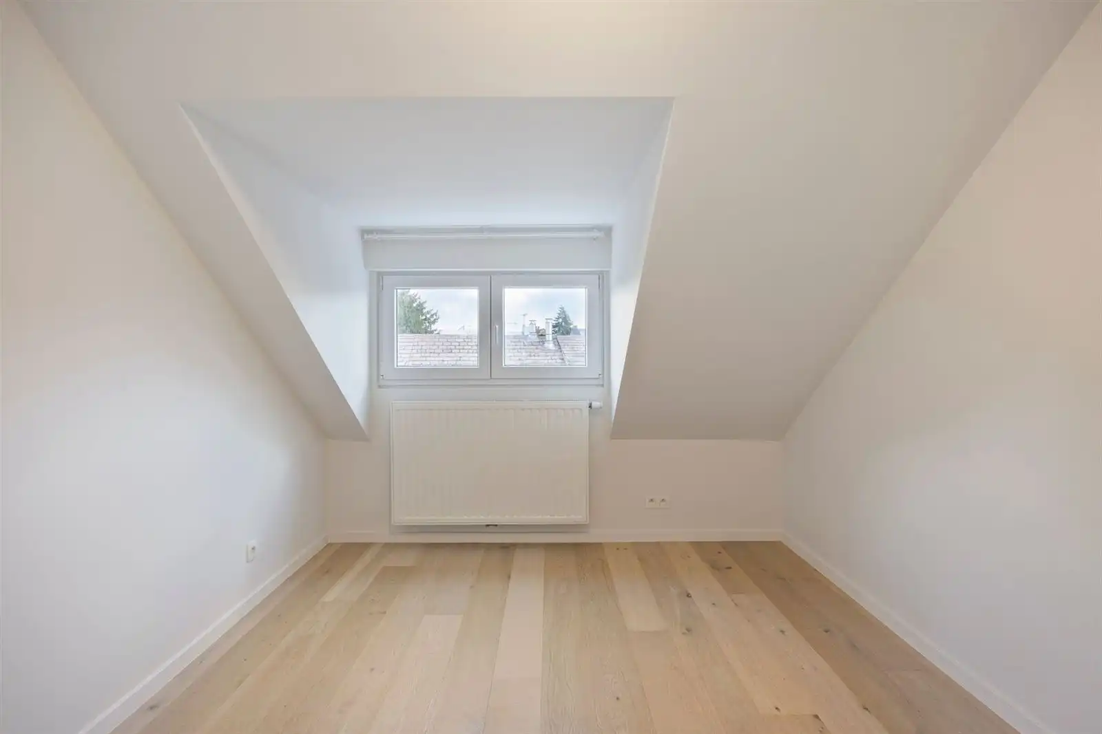 Gerenoveerde woning met 4 slaapkamers en tuin foto 18