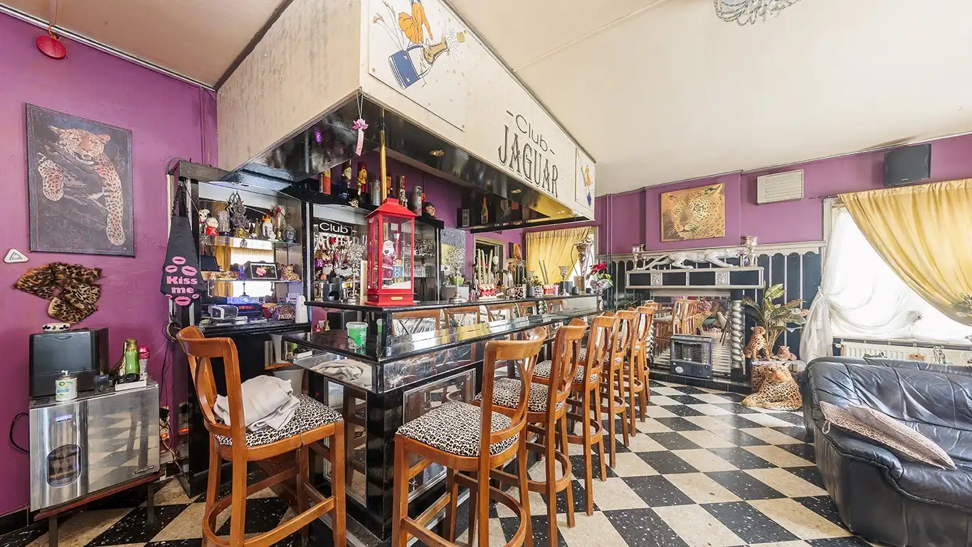 Goed gelegen pand / opbrengsteigendom met tuin te koop te Lubbeek foto 3