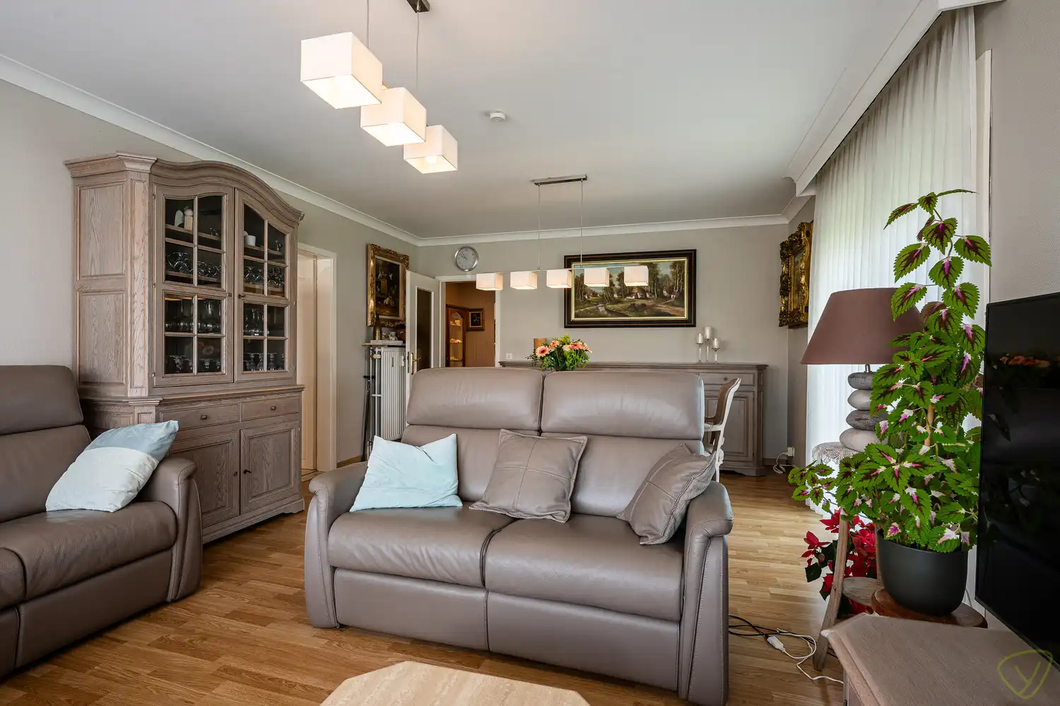 Prachtig en ruim hoekappartement in een rustige residentie nabij de Markt van Eeklo! foto 7