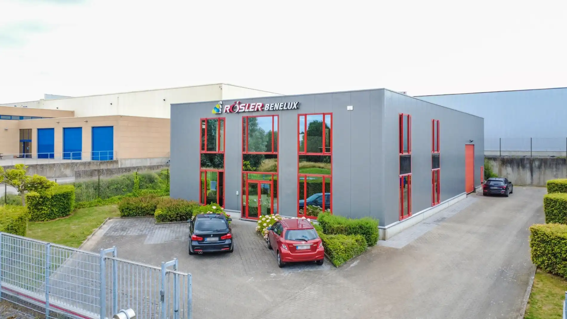 RUIM & COMM TOP GELEGEN INDUSTRIEEL GEBOUW ! foto 3