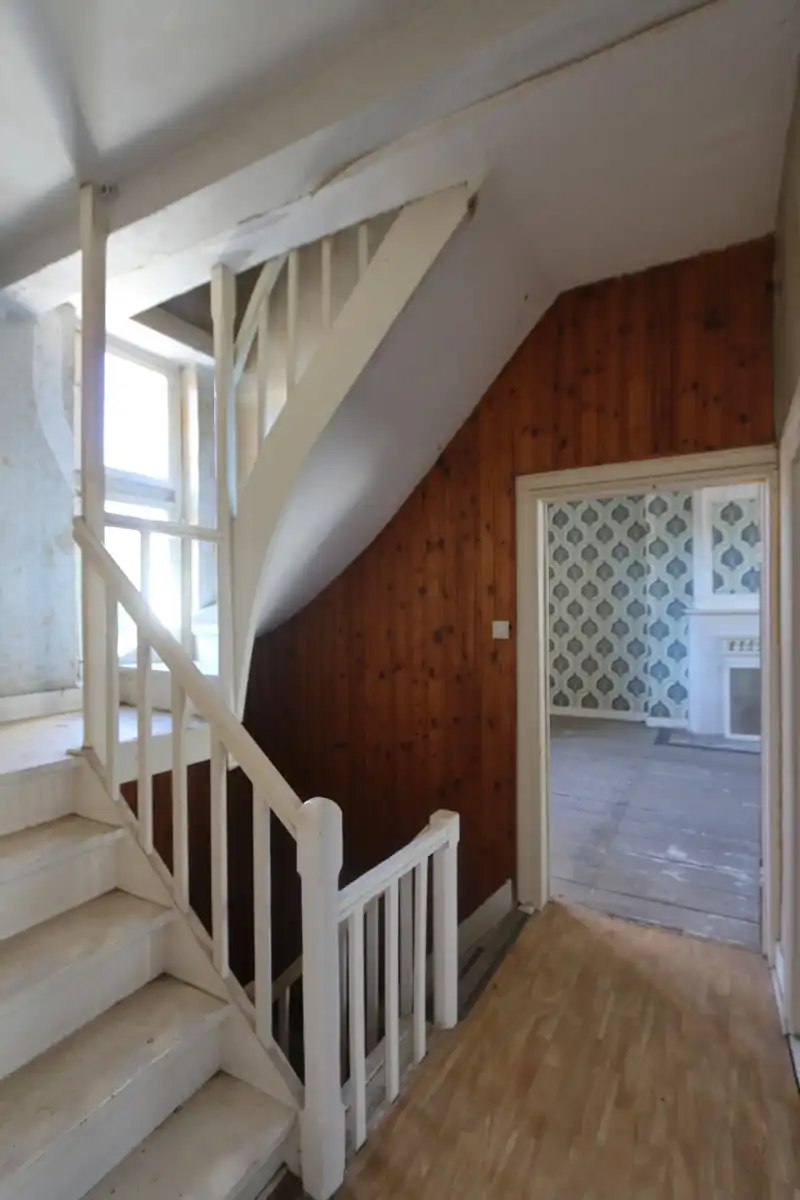 Authentieke begijnenwoning + bouwperceel met 6 garageboxen foto 18