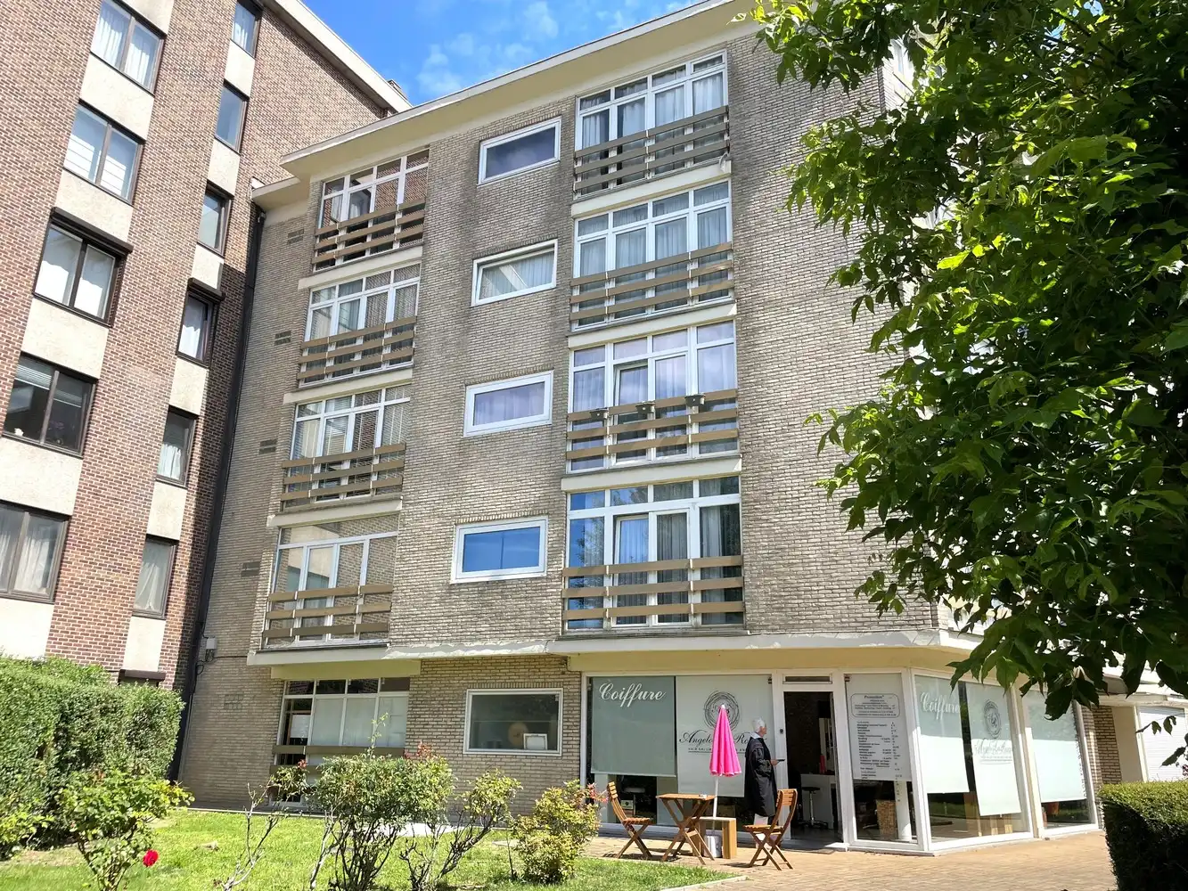 Ideaal gelegen appartement in klein residentieel gebouw foto {{pictureIndex}}