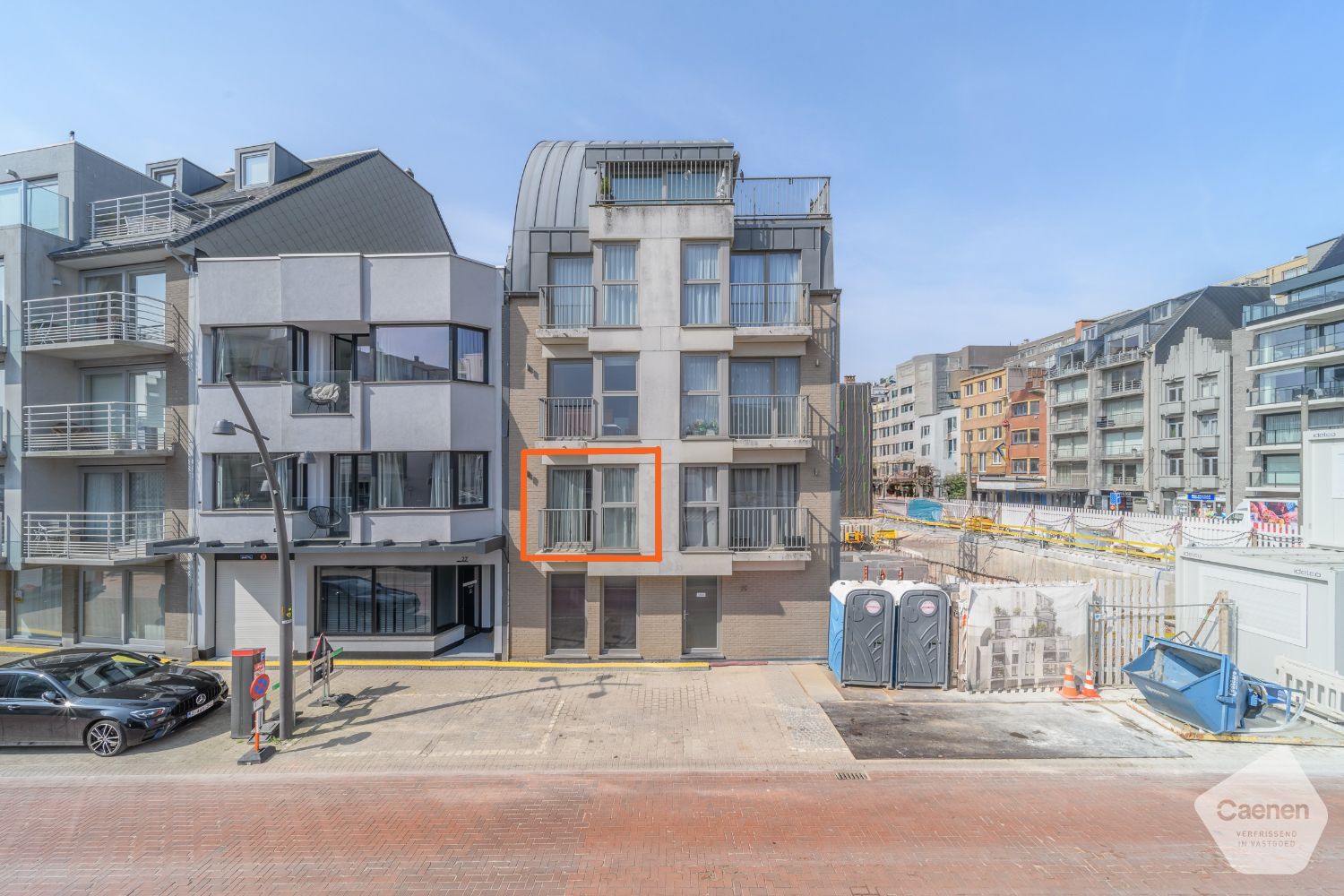 Instapklaar 1-slaapkamerappartement met terras nabij zee en centrum foto 2