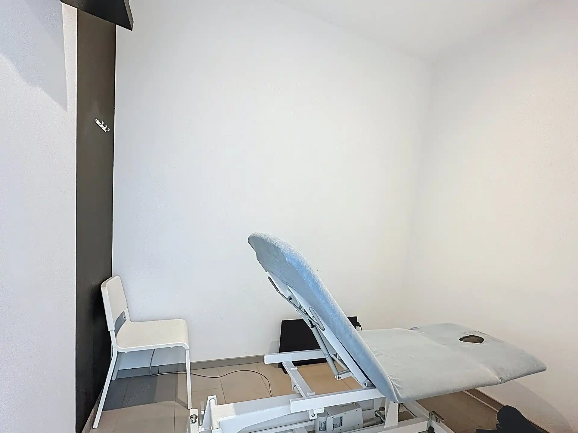 Gezinswoning met praktijk en 5 slaapkamers in Belsele foto 24