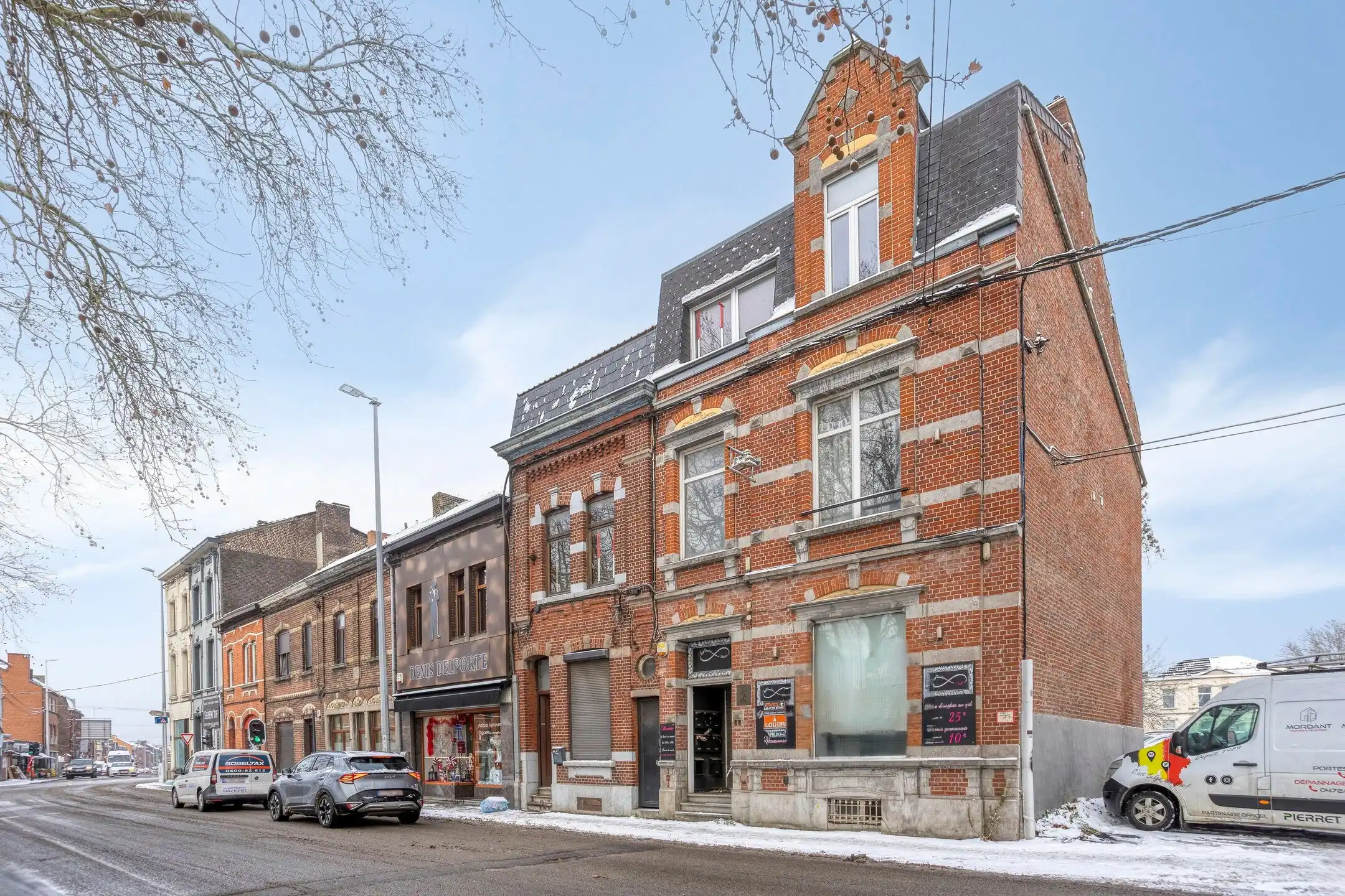 Gebouw te koop Place Albert 1er 35 - 6061 Charleroi