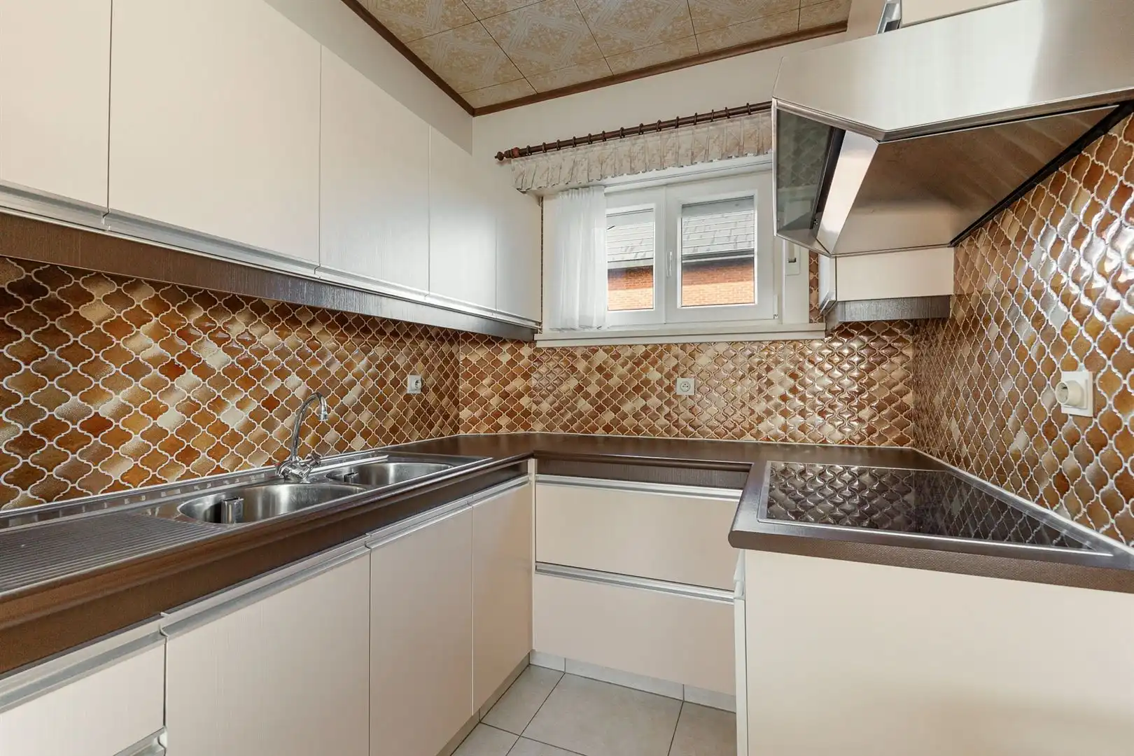 Instapklare woning met garage en tuin! foto 8