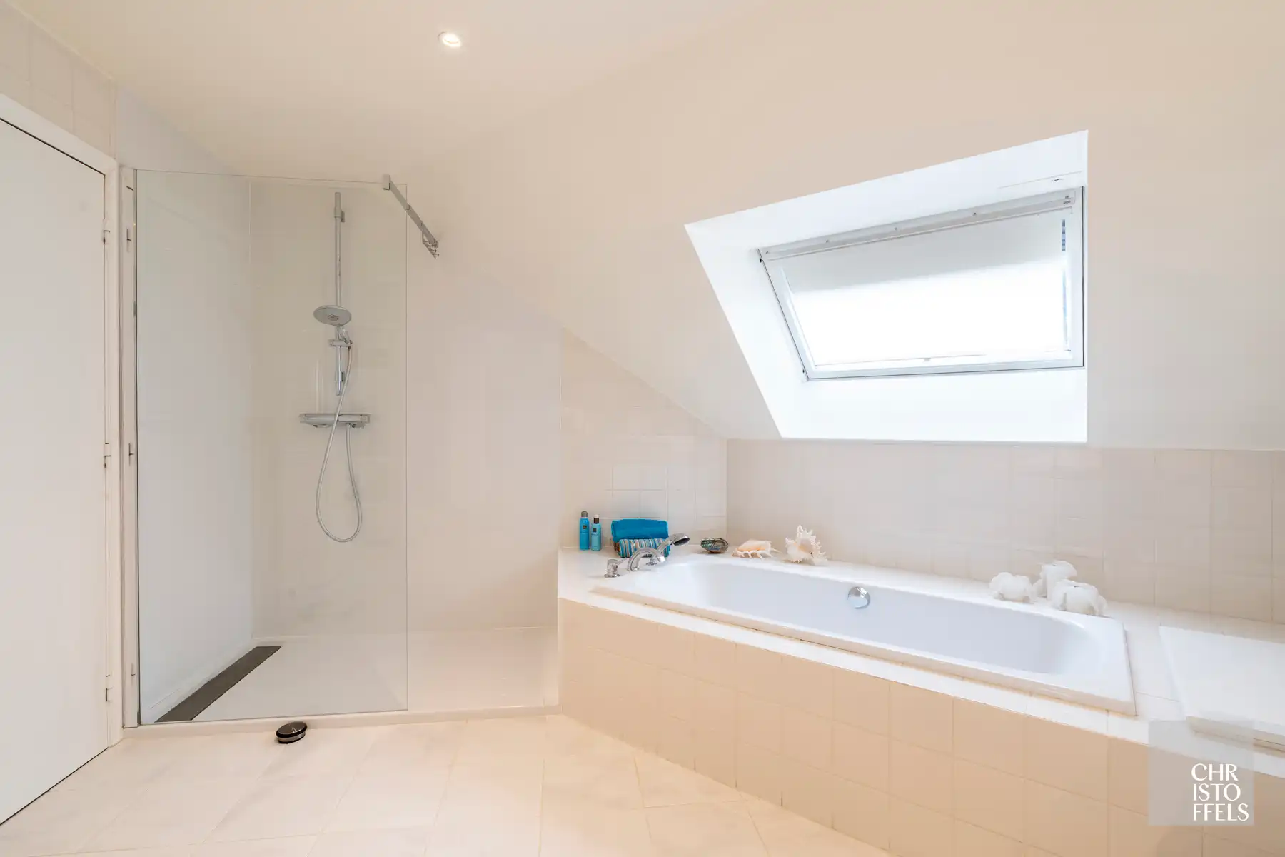 Villa van 496 m² met kantoren op een uniek perceel van 2.400 m²! foto 22