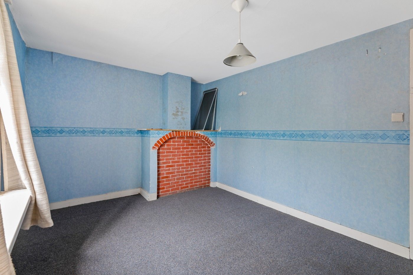 Charmante, te renoveren woning met 2 slpk. en tuin foto 17